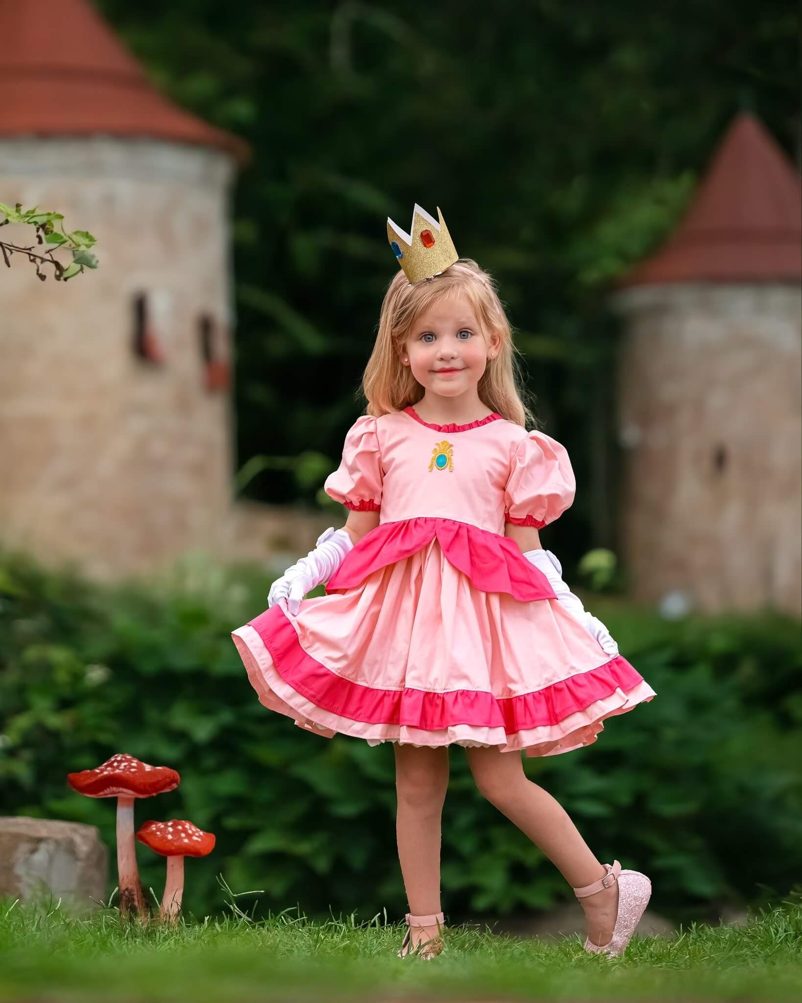 Princess Peach Halloween costume